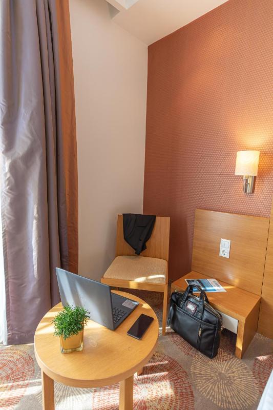 Superior Double or Twin Room image 4