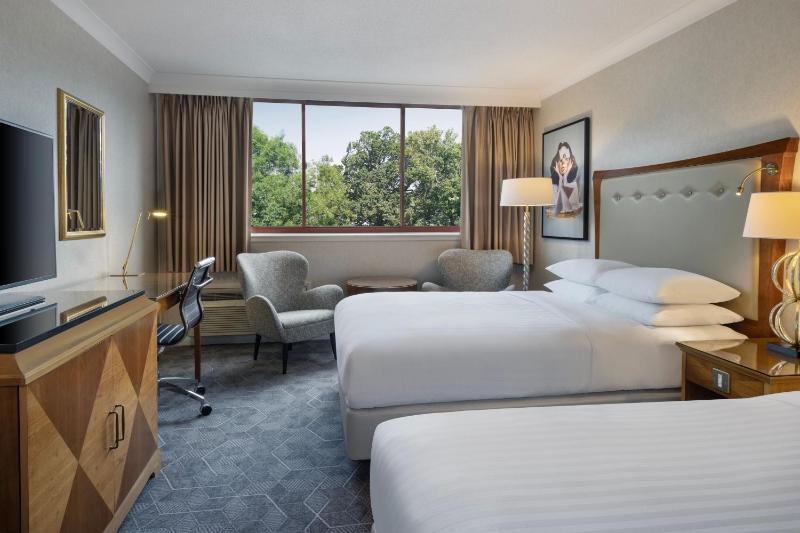 Deluxe Double Room with Two Double Beds image 1