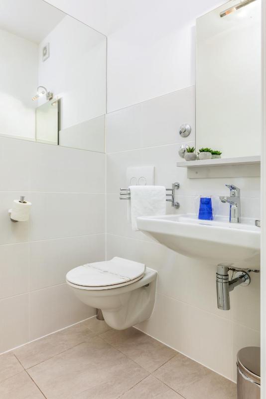 Superior Double or Twin Room with City View image 3