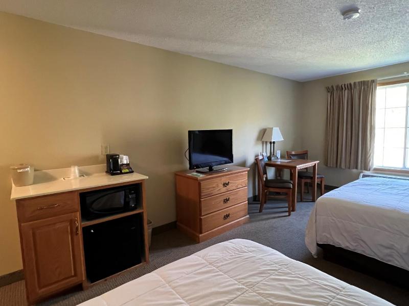 Queen Room with Two Queen Beds image 1
