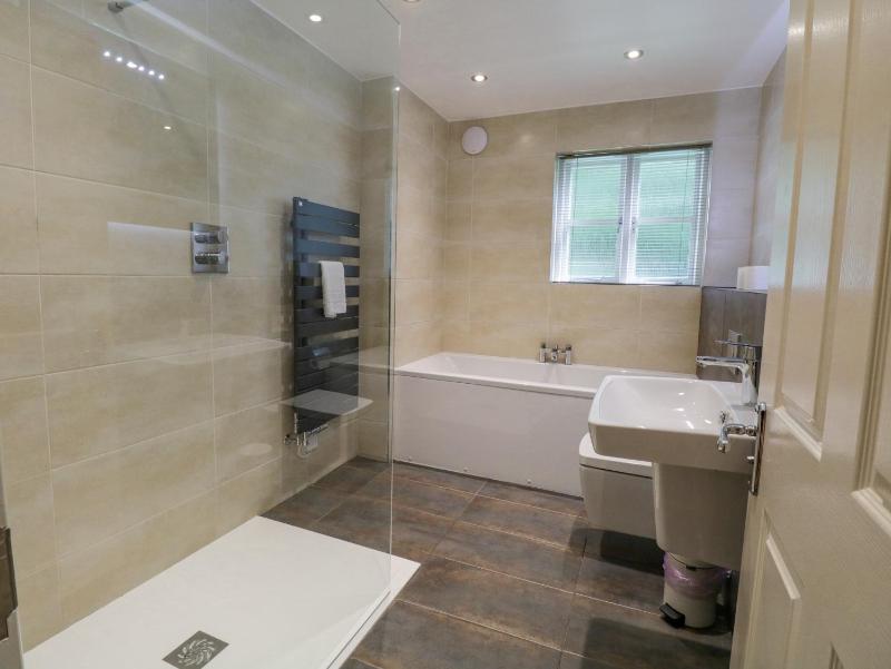 Orchard House - image 33