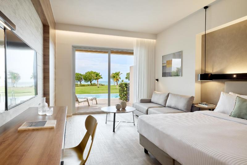 Classic Room with Side Sea View - Sharing Pool (Up to 3 Adults) image 2