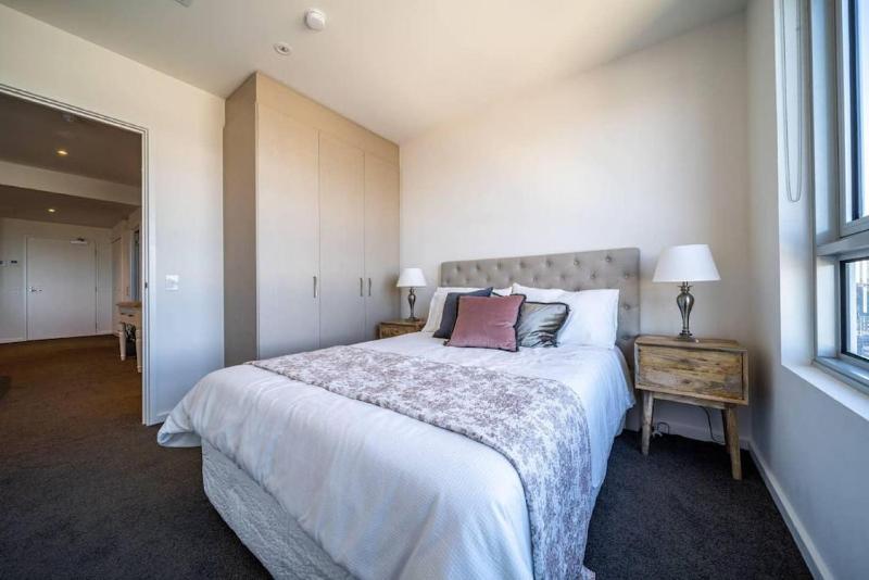 Divinity on Morphett - CBD Living with Skyline Views - image 11
