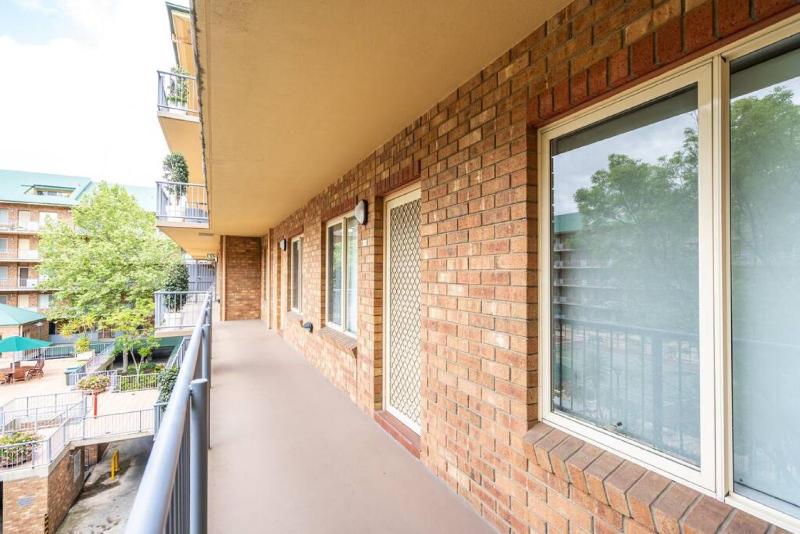 Sage on Bewes - Relaxed CBD Base with Tennis Court - image 10
