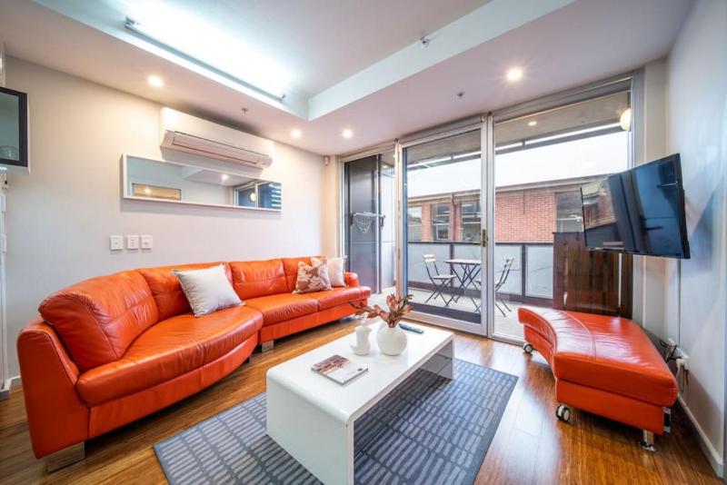 Huttside - Comfortable CBD Stay near Parklands - image 9