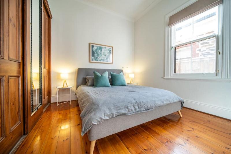 Irmas Place on Halifax - image 16
