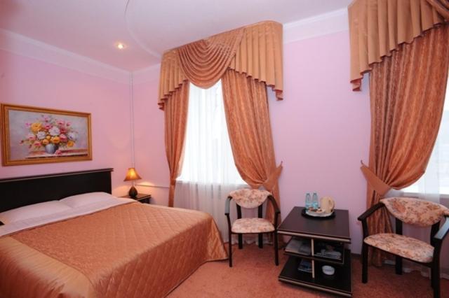 Superior Family Room image 2