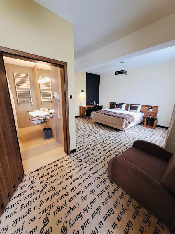 King Room image 3