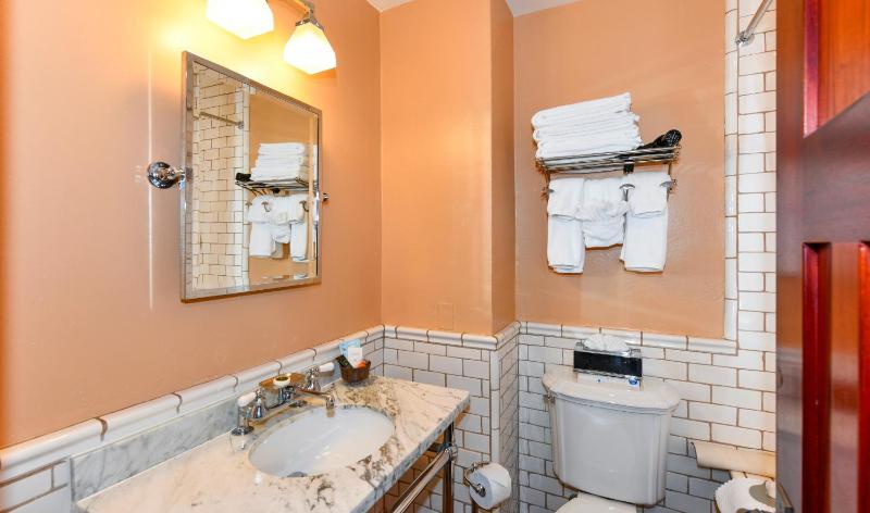 Superior King Room image 4
