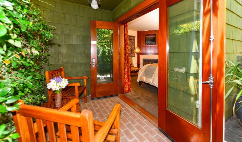 Queen Room - Disability Access image 3