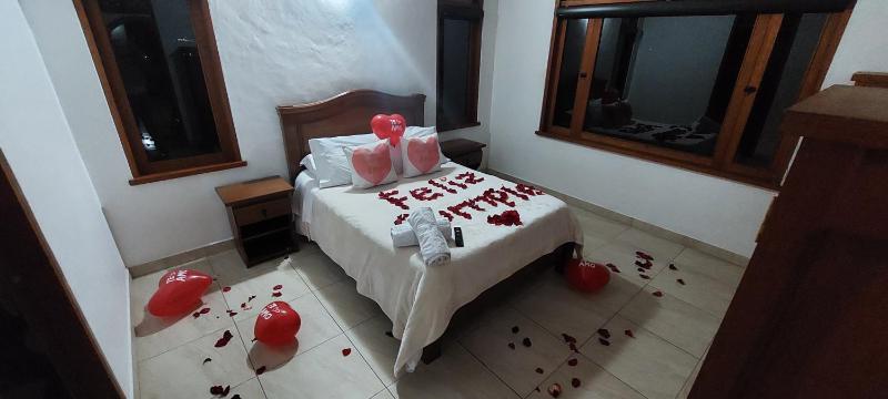 Home Boutique Flores Amarillas - image 8