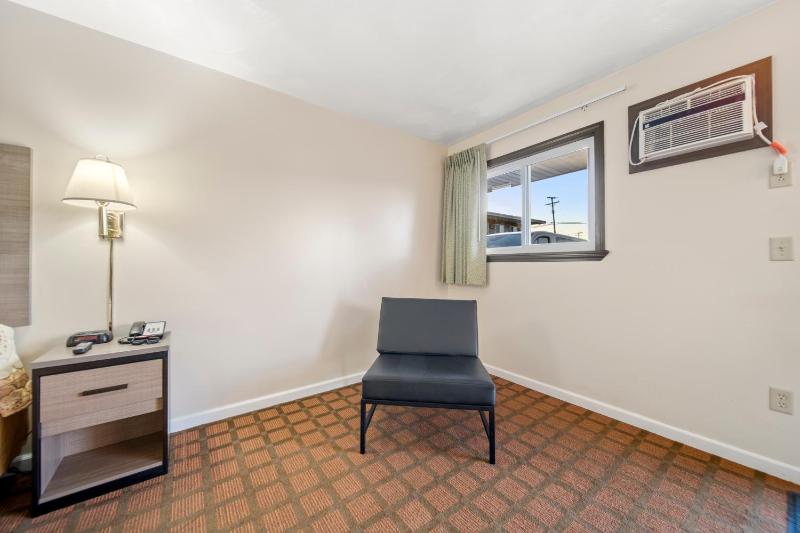 King Room image 4
