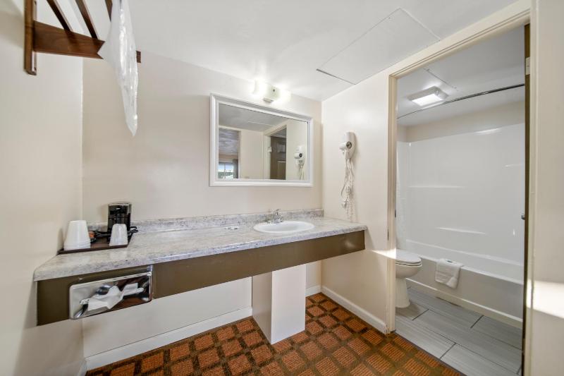 King Room image 3