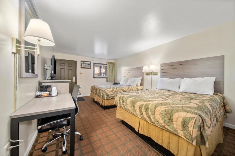 Queen Room with Two Queen Beds - Disability Access image 1