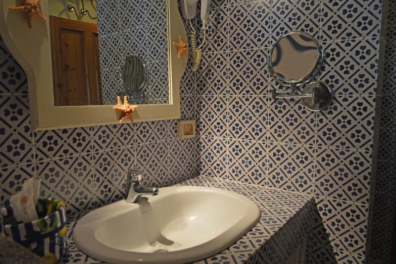 Standard Triple Room image 2