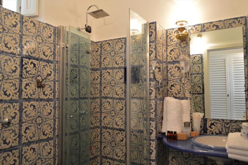 Superior Quadruple Room image 3