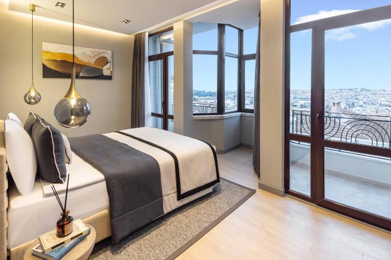 Luxury Deluxe Room with Sea View image 3