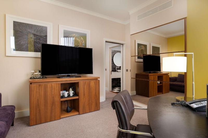 Corner King Suite image 4