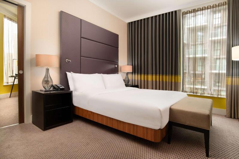 Corner King Suite image 1