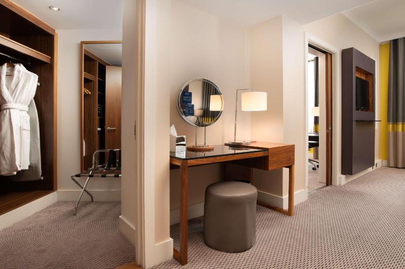 One-Bedroom King Suite image 3