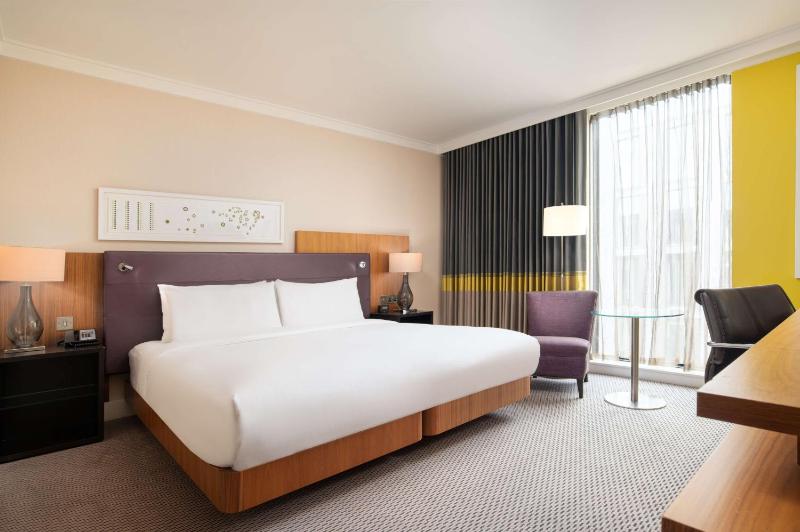 King Guest Room image 3