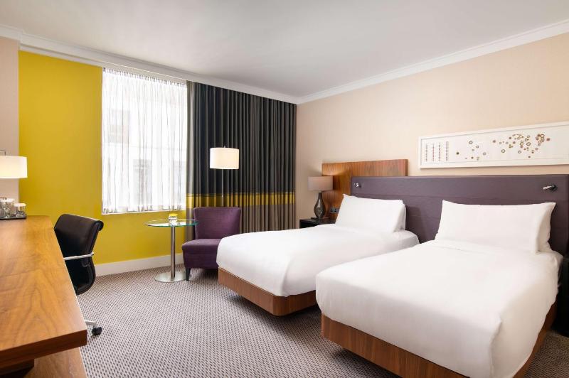 Executive Twin Room image 1
