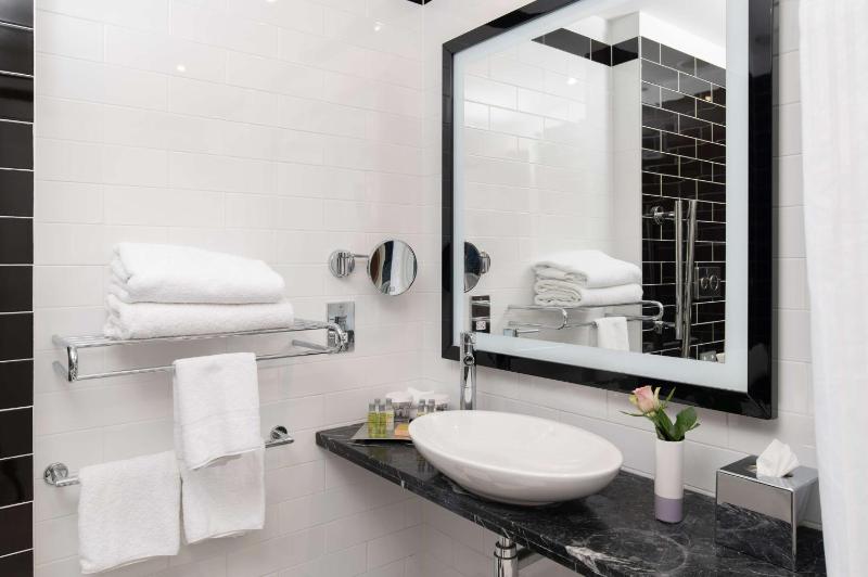 Queen Room - Mobility Access image 3