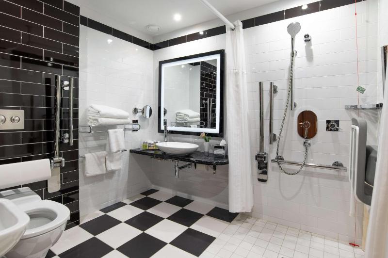 Queen Room - Mobility Access image 2
