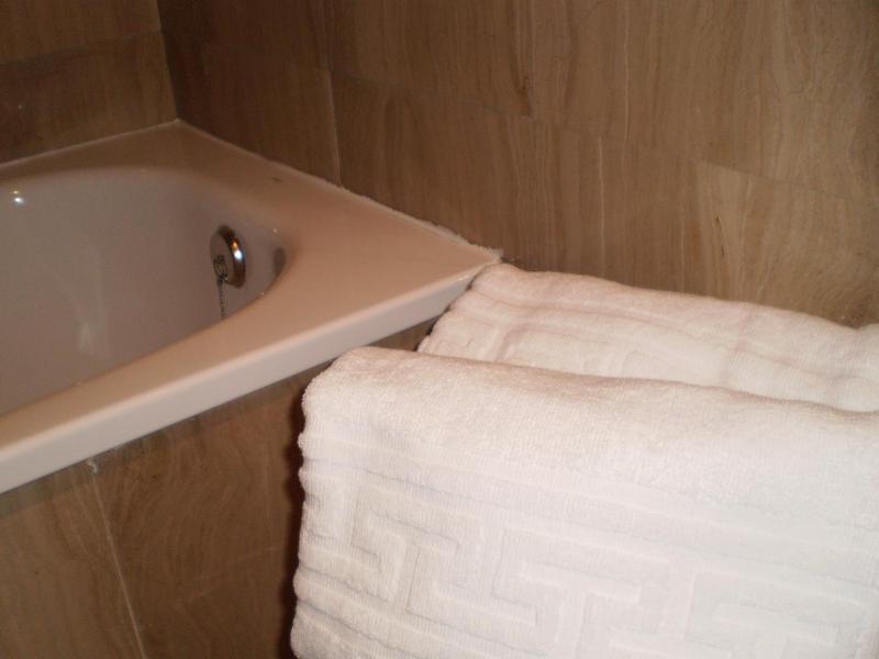 Twin Room image 3
