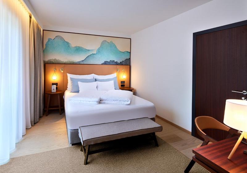 Standard Double Room with Mountain View image 2