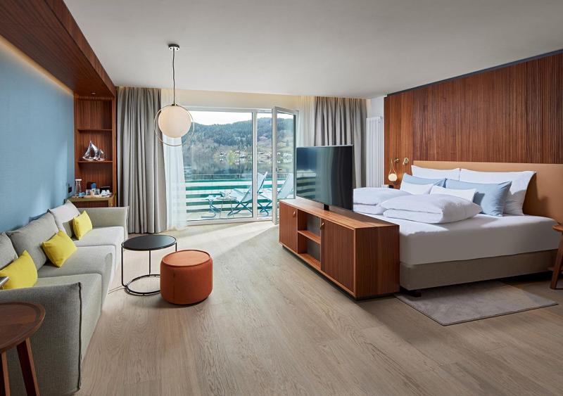 Junior Suite with Lake View image 3