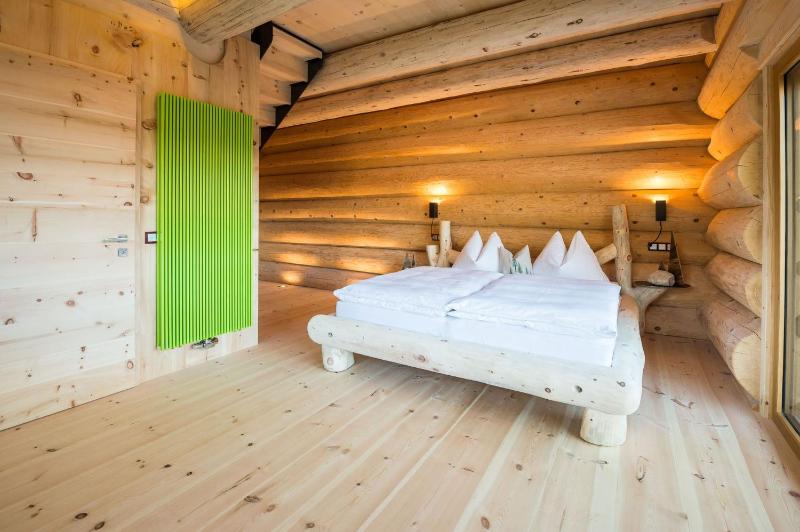 One-Bedroom Suite image 3
