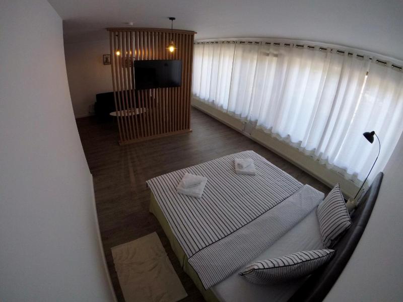 Superior King Room image 3