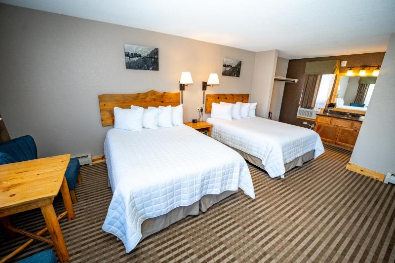 Queen Room with Two Queen Beds - Non-Pet Friendly image 1
