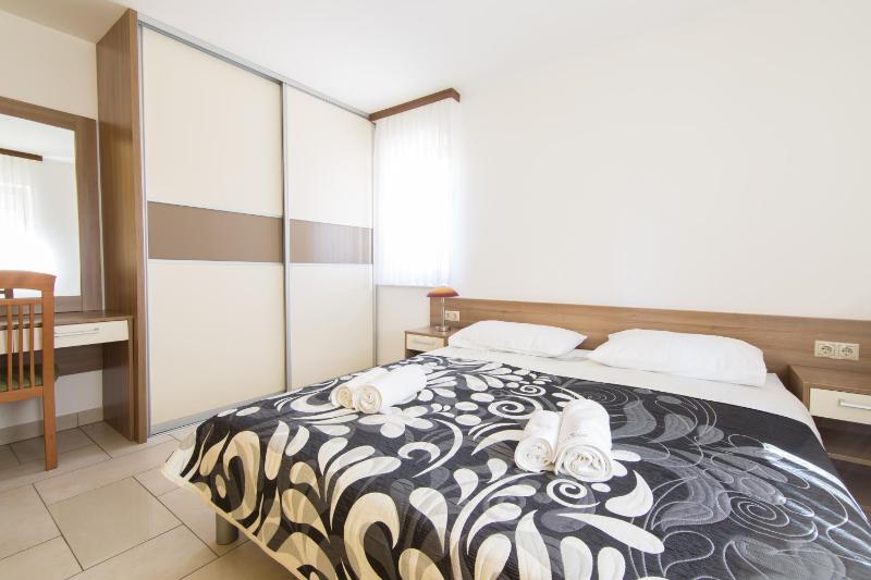 Superior Two-Bedroom Apartment with Sofa Bed (6 Adults) image 2