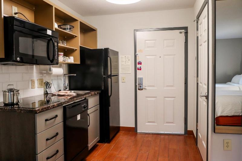 Studio Suite with Two Double Beds image 3