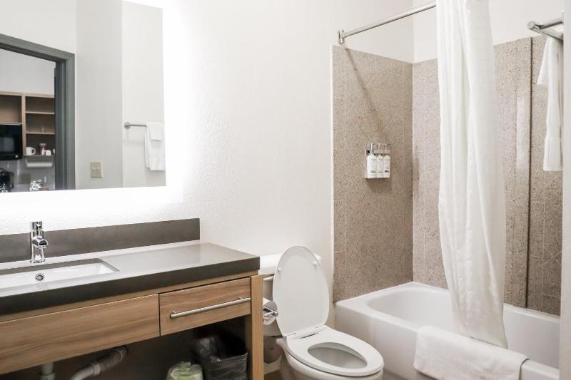 Studio Queen Suite image 3