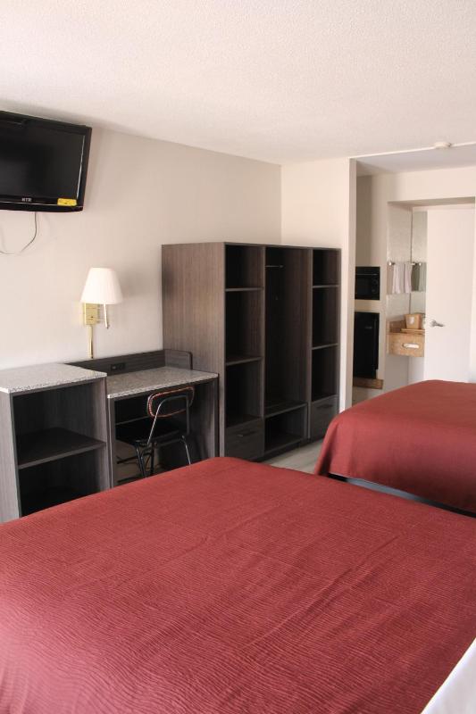 Double Room - Non-Smoking  image 3