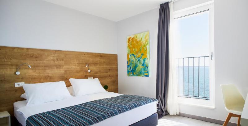 Superior Double Room with Sea View image 2