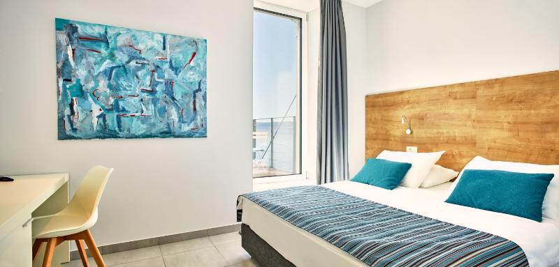 Superior Double Room with Balcony and Sea View image 2