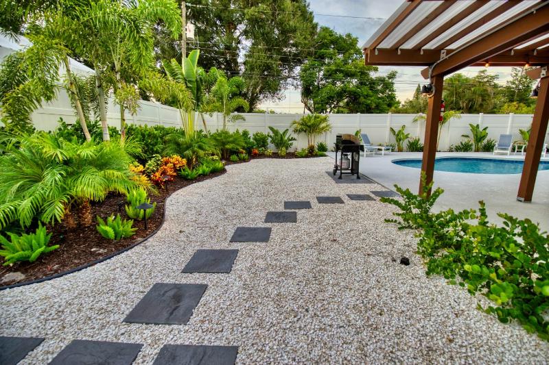 Tropical Oasis Heated Pool Hot Tub Near Siesta Key - image 22