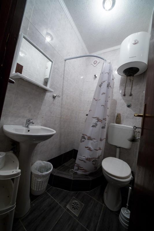 Double Room with Shared Bathroom image 4