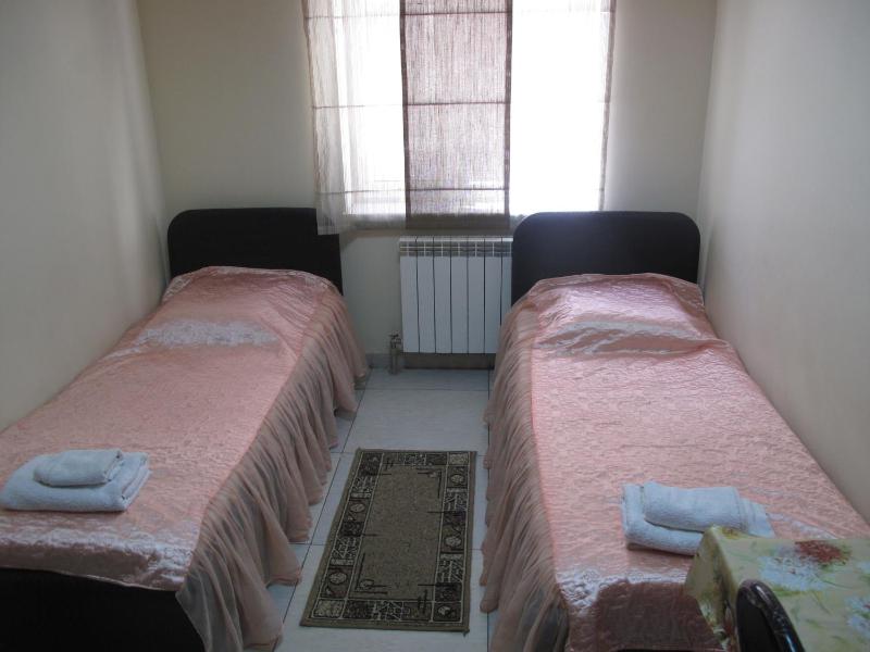 Twin Room image 2