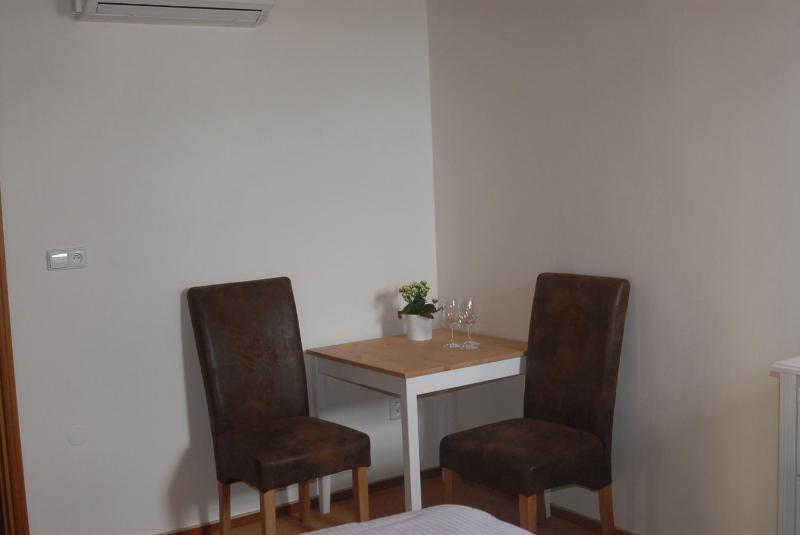 Double Room image 3