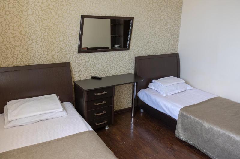 Budget Twin Room image 2