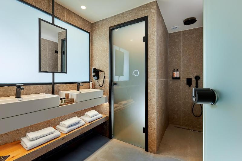 Premium Double Room image 2