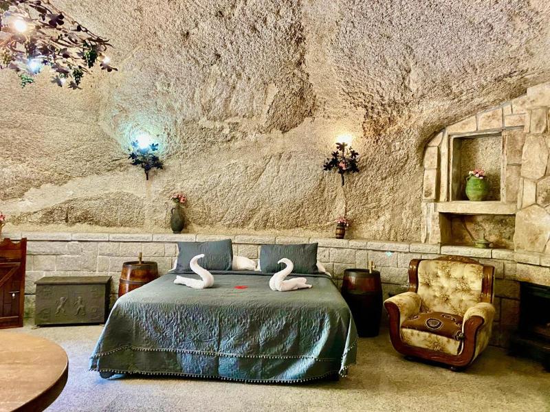 Cueva romántica - Jacuzzi Images