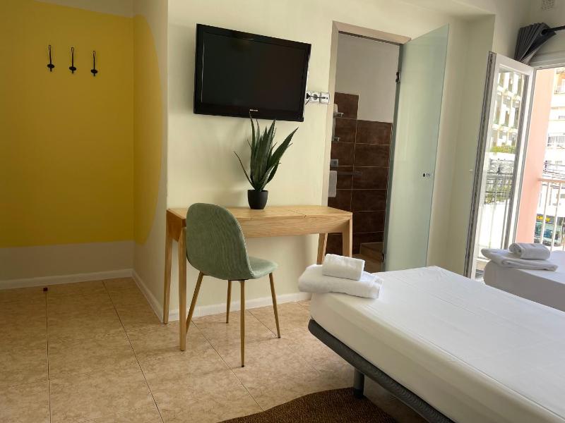 Double or Twin Room image 3