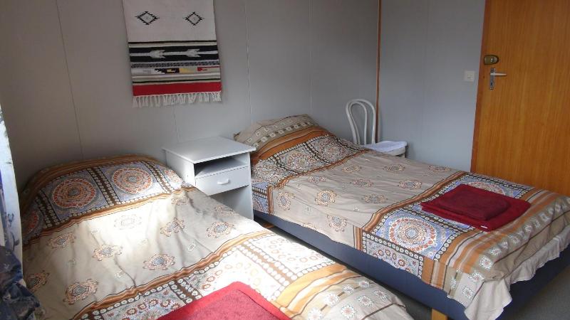 Budget Twin Room image 3