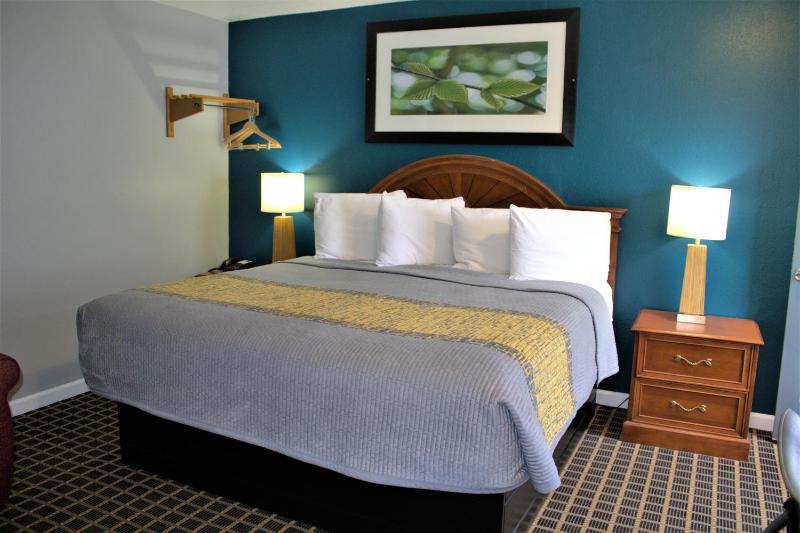 King Room image 4